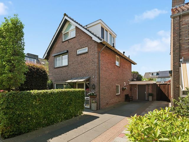 De Terp 24a, Uitgeest