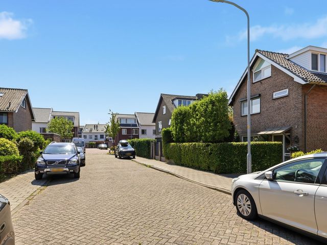 De Terp 24a, Uitgeest