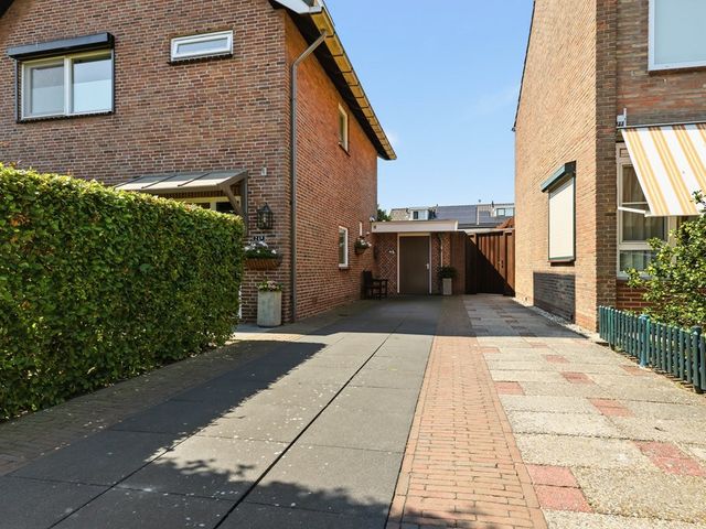 De Terp 24a, Uitgeest