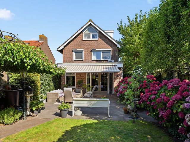 De Terp 24a, Uitgeest