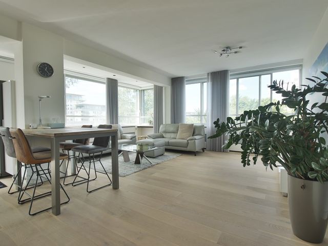 Meander 807, Amstelveen