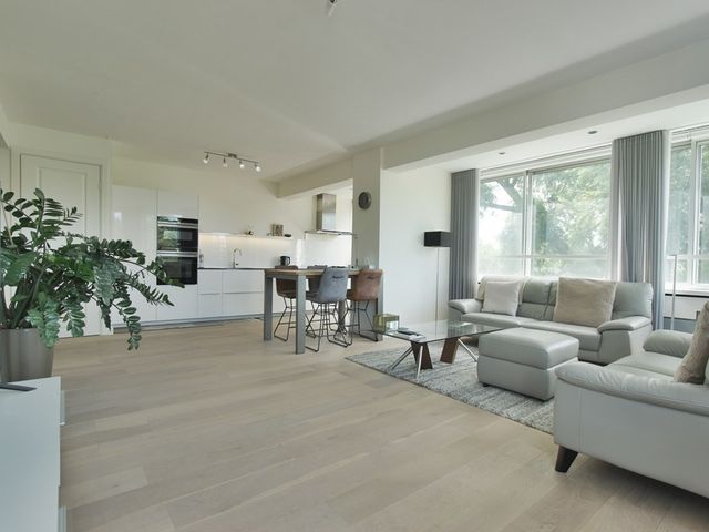Meander 807, Amstelveen