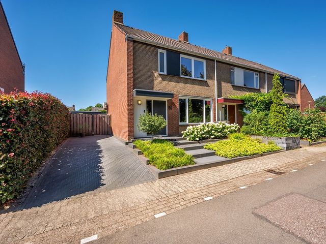 Burg van Leentstraat 80, Grubbenvorst