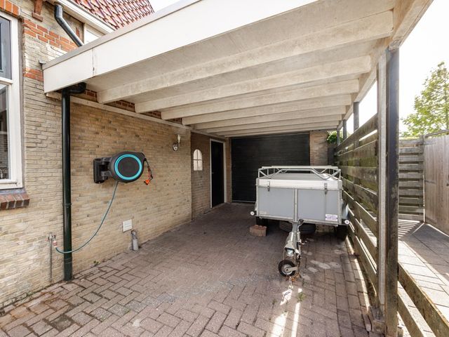 Westerbuorren 11, Tzummarum