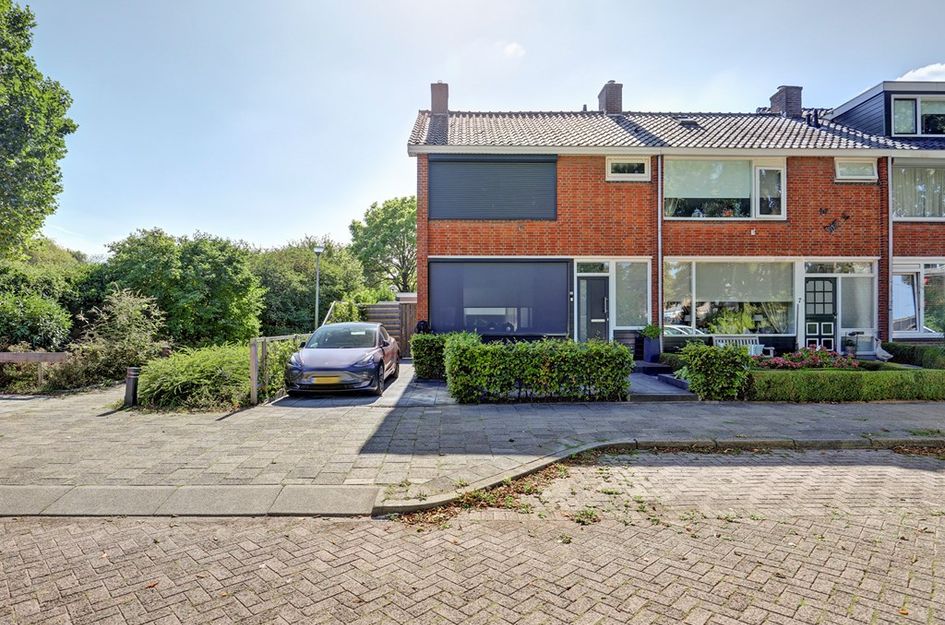 Mr. Treubstraat 5
