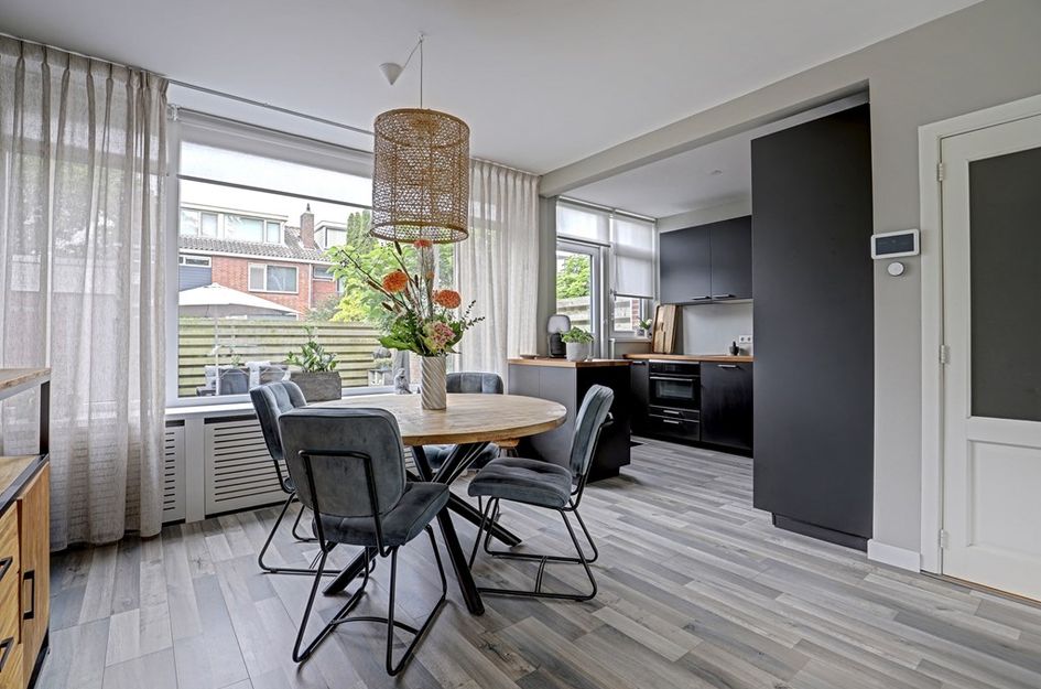 Mr. Treubstraat 5