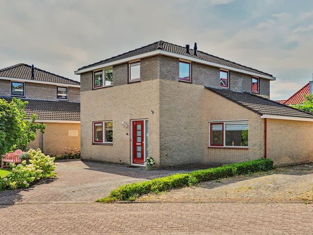 Prins Clausstraat 4, Strijen