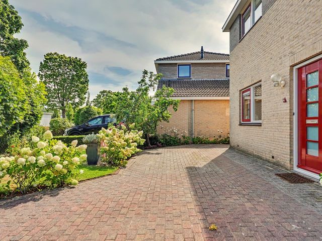 Prins Clausstraat 4, Strijen