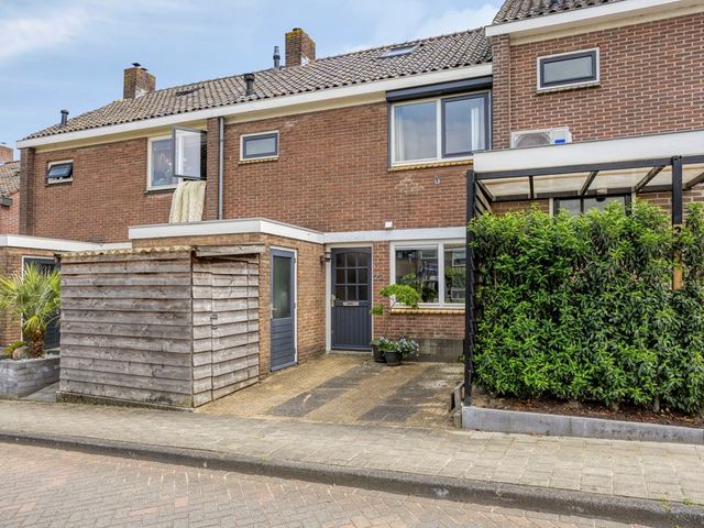 Goudenregenplantsoen 22, Rhenen