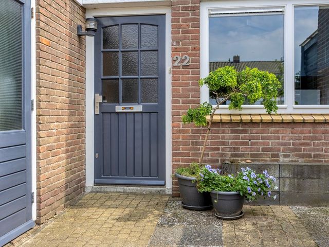 Goudenregenplantsoen 22, Rhenen
