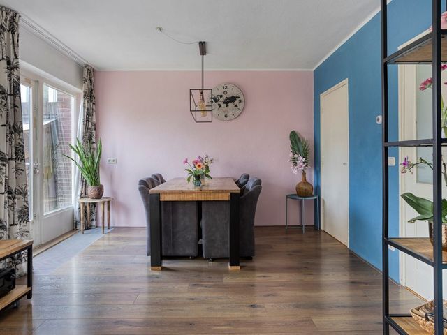 Goudenregenplantsoen 22, Rhenen