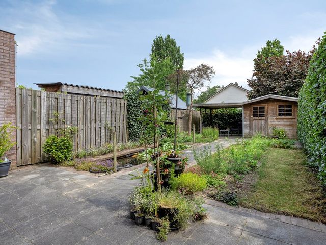 Goudenregenplantsoen 22, Rhenen