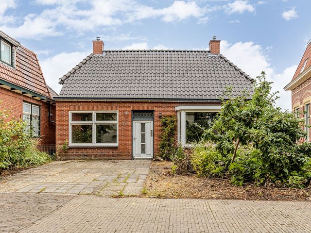 't Loug 22, Spijk