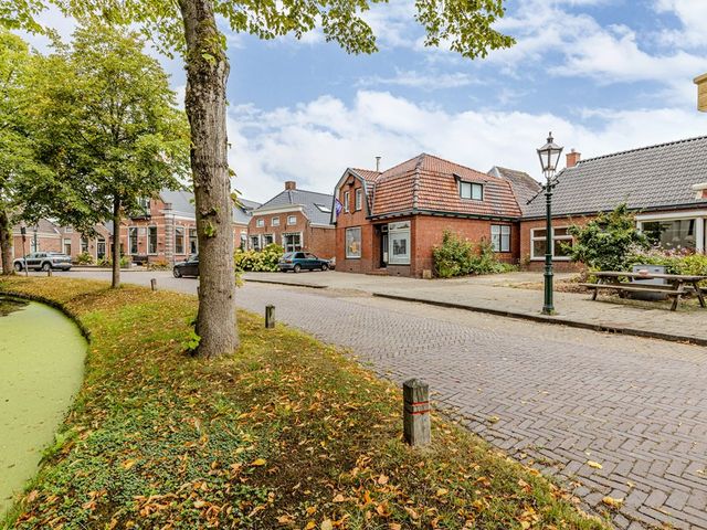 't Loug 22, Spijk