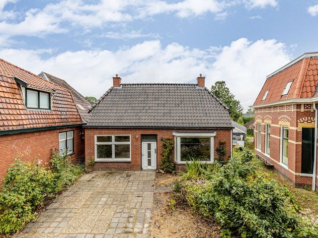 't Loug 22, Spijk