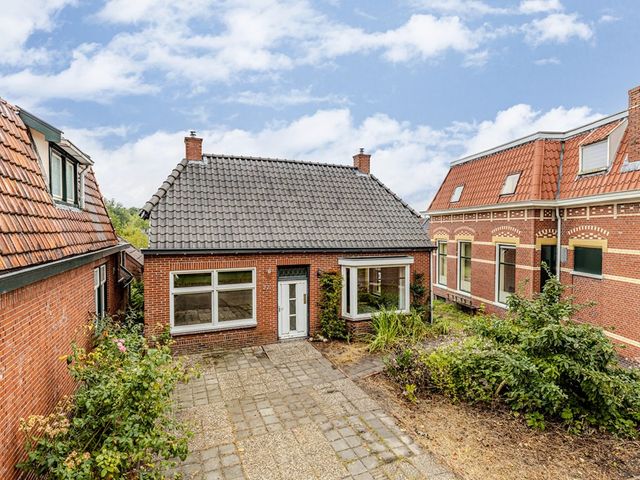 't Loug 22, Spijk