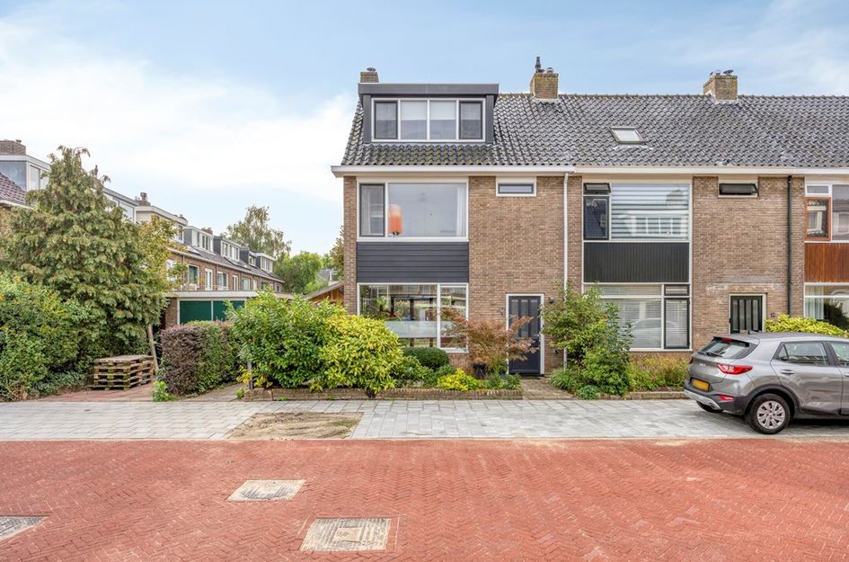 Charlotte de Bourbonstr 26