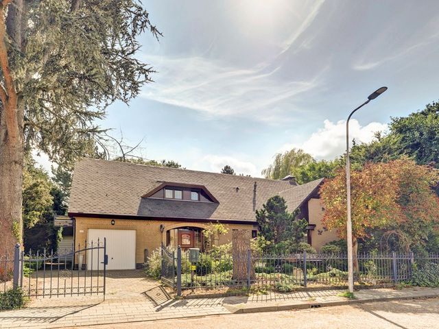 Hertog Janlaan 25, Sprundel