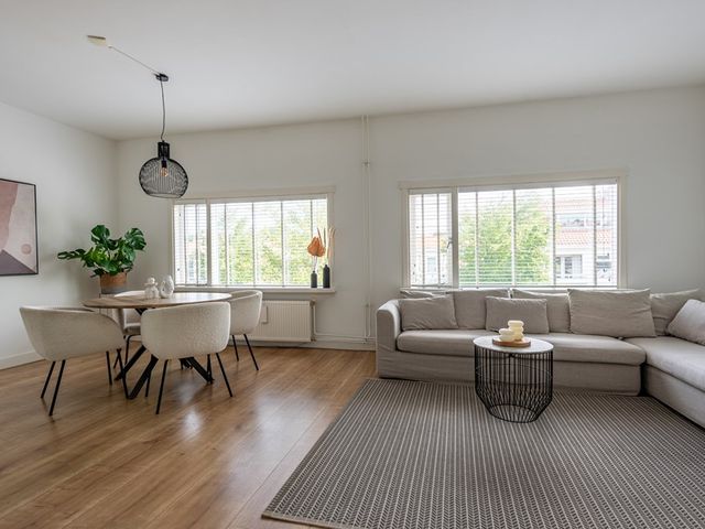 Rozenboomlaan 43, Voorburg