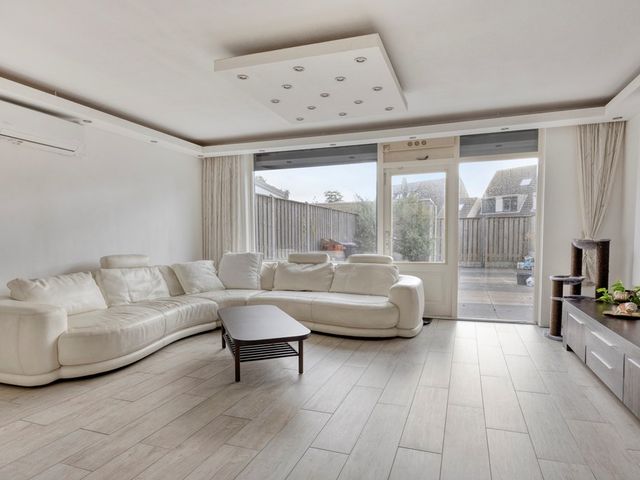 Harriët Freezerstraat 11, Spijkenisse