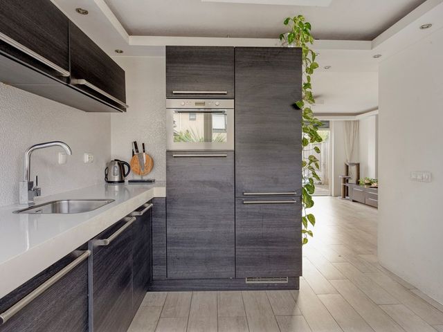Harriët Freezerstraat 11, Spijkenisse