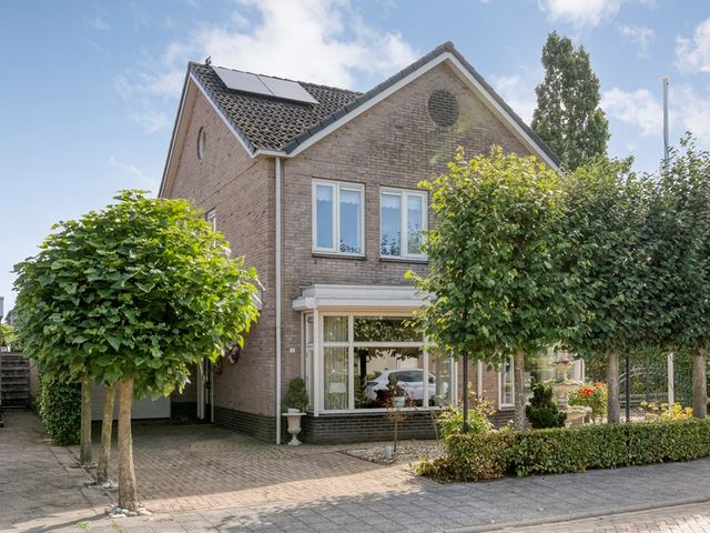 Van Laarstraat 2, Hardenberg