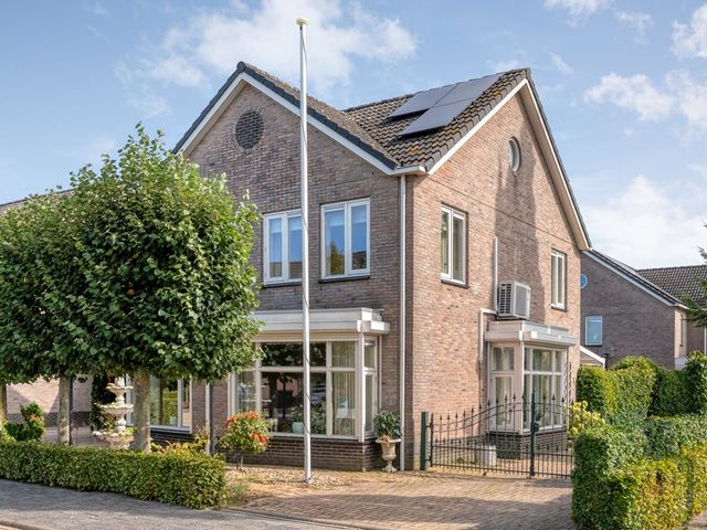 Van Laarstraat 2, Hardenberg