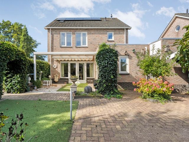 Van Laarstraat 2, Hardenberg