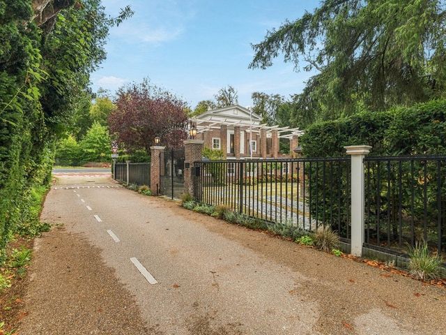 Raadhuislaan 1A, Wassenaar