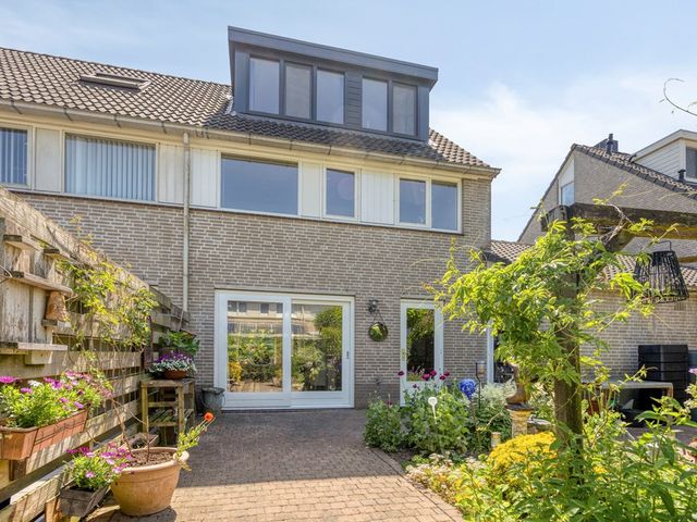 Smetanahof 62, Hoorn