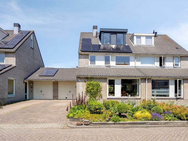 Smetanahof 62, Hoorn