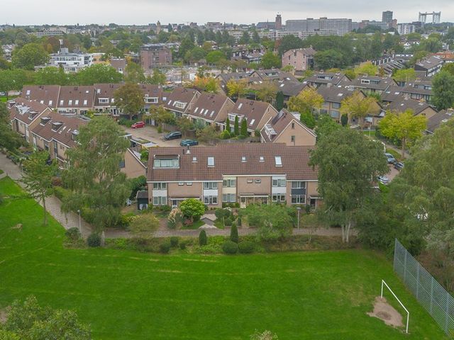 van Limburg Stirumplnts 24, Zwijndrecht