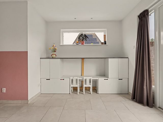 Van Esscheplantsoen 1, Strijen