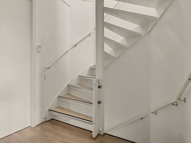Van Esscheplantsoen 1, Strijen