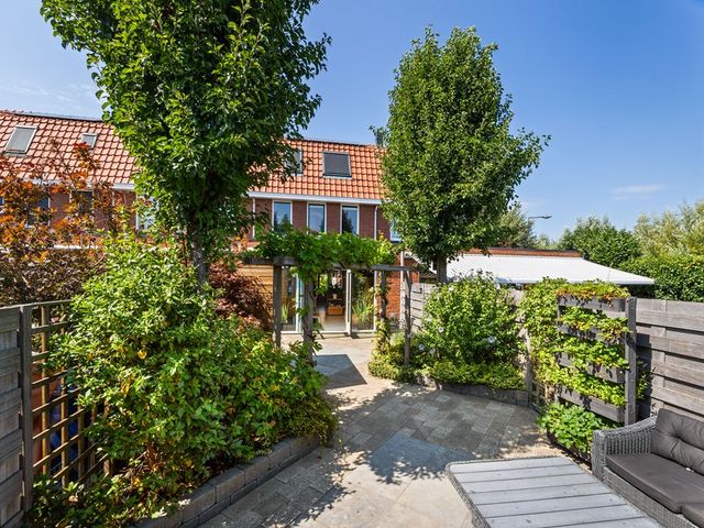 Zandberglaan 33, 's-Gravenhage