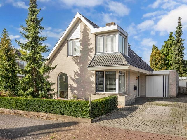 Vijfheerenlanden 11, Emmeloord
