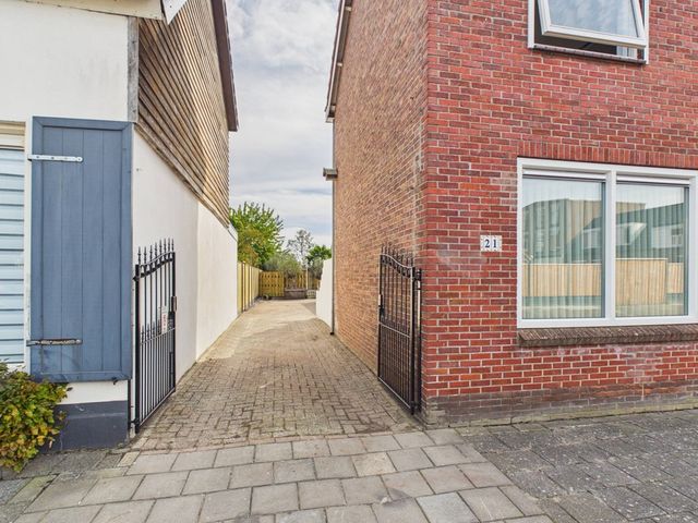 Oosterstraat 21, Dinteloord
