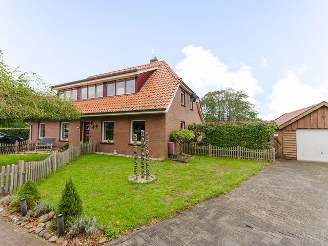 Bahnhofstraße 38, Laar