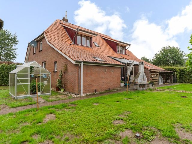 Bahnhofstraße 38, Laar