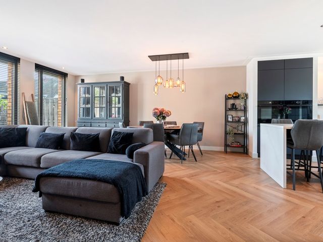 Stanislas 20, Hoofddorp