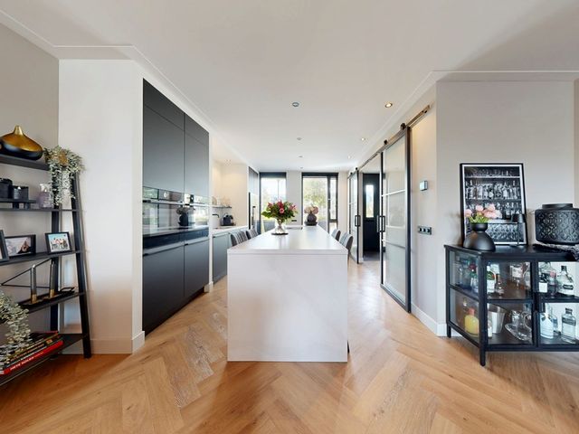 Stanislas 20, Hoofddorp
