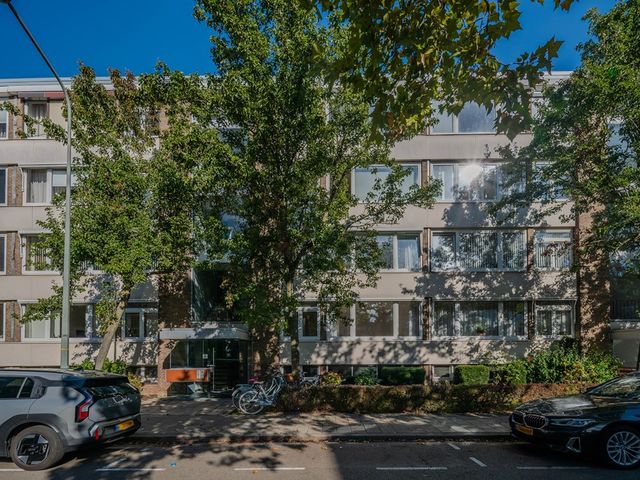Adelbert van Scharnln E 9, Maastricht