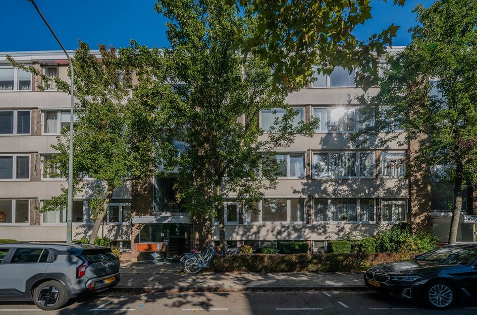 Adelbert van Scharnln E 9