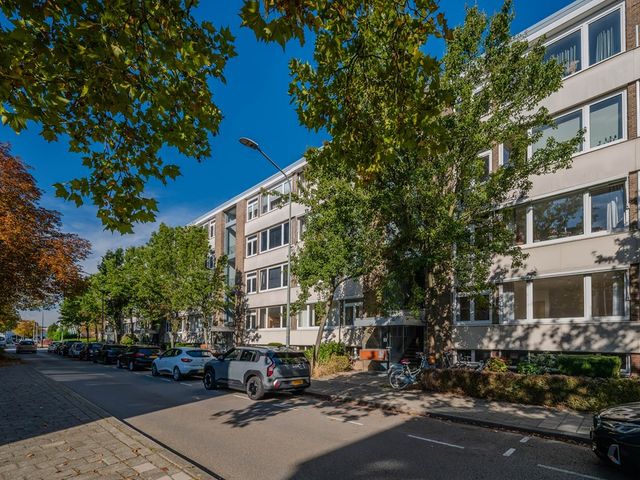 Adelbert van Scharnln E 9, Maastricht