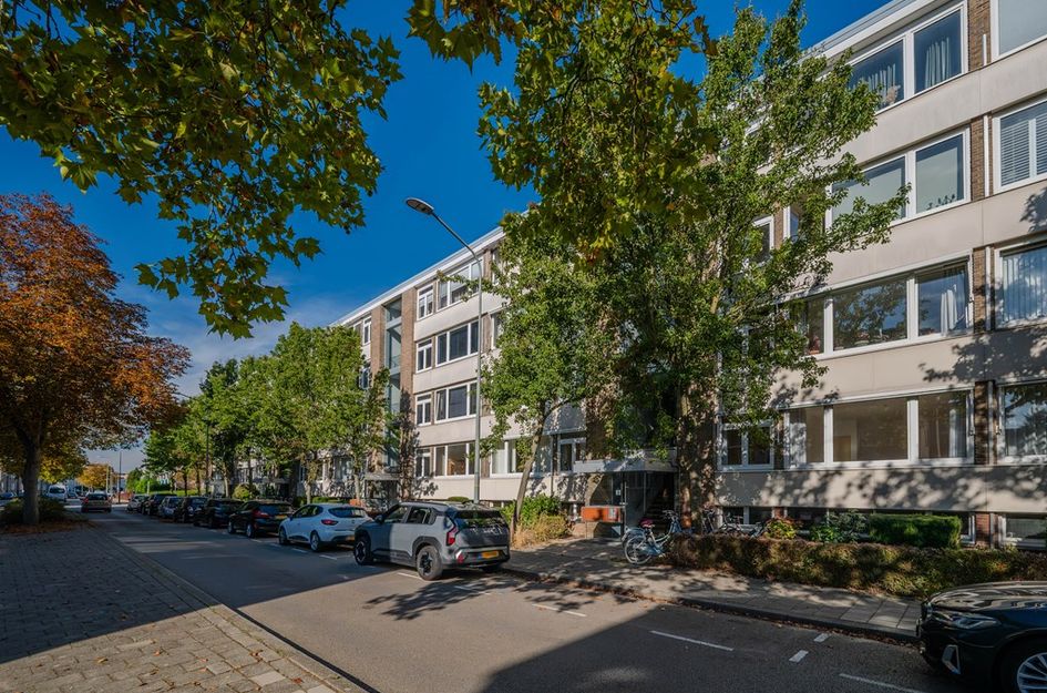 Adelbert van Scharnln E 9