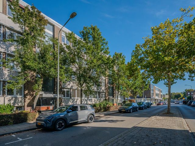 Adelbert van Scharnln E 9, Maastricht