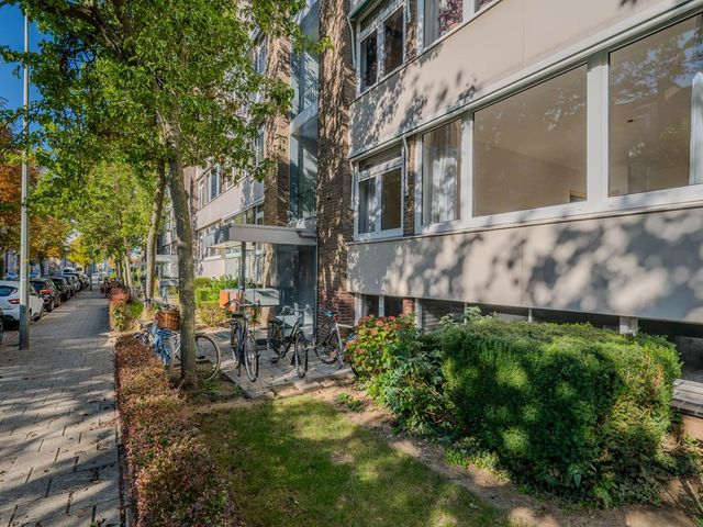 Adelbert van Scharnln E 9, Maastricht