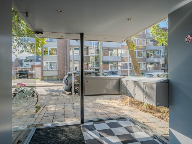 Adelbert van Scharnln E 9, Maastricht