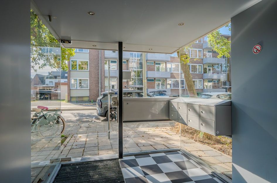 Adelbert van Scharnln E 9