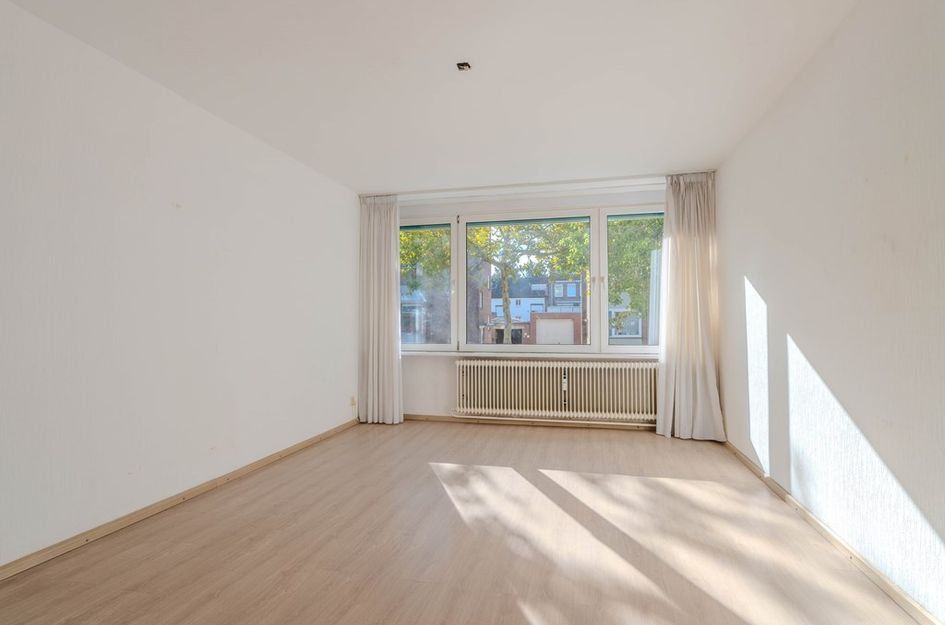 Adelbert van Scharnln E 9